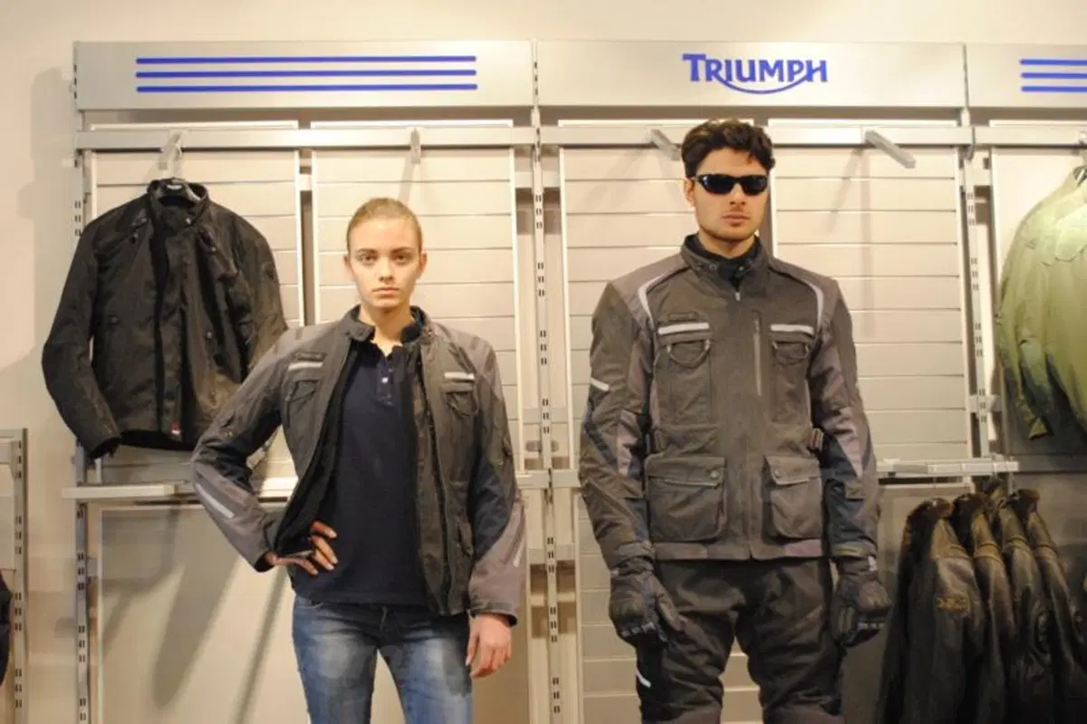 Triumph presenta la collezione abbigliamento e accessori SS13 (4)