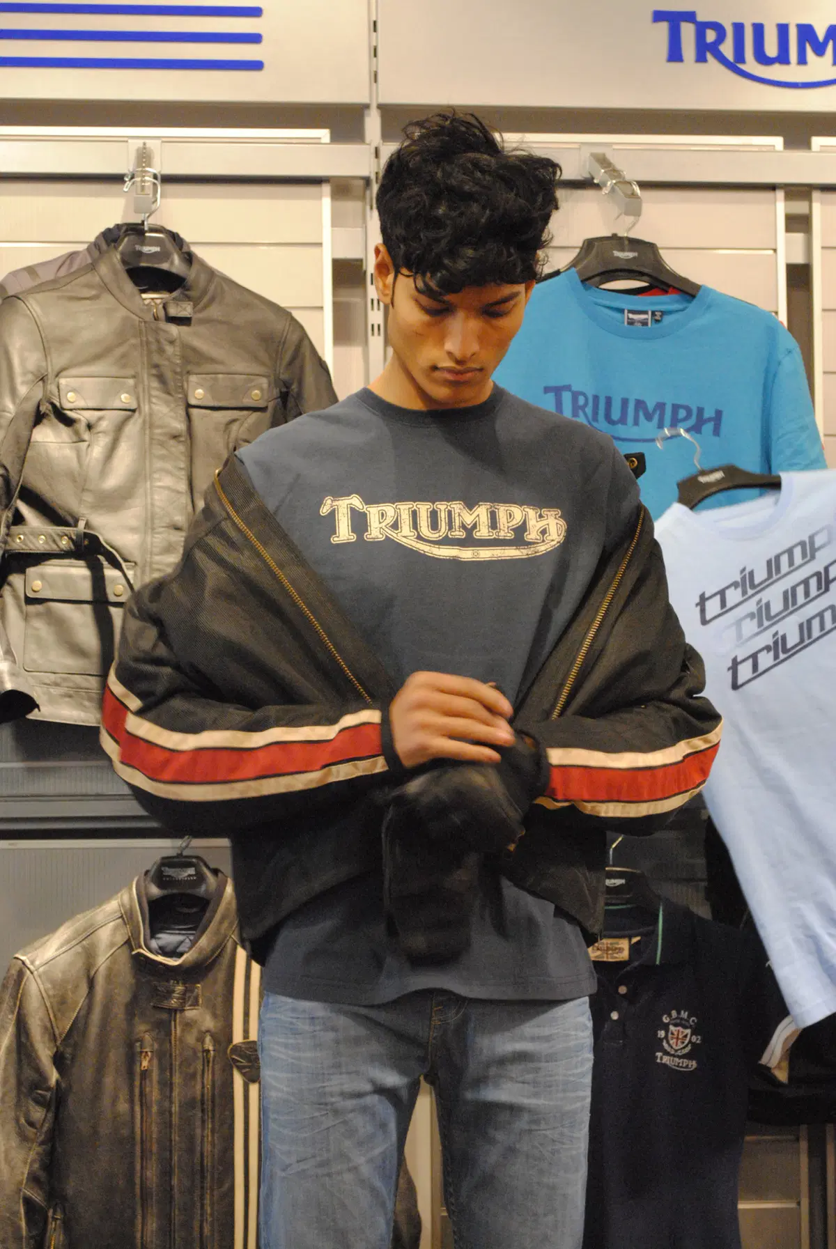 Triumph presenta la collezione abbigliamento e accessori SS13 (10)