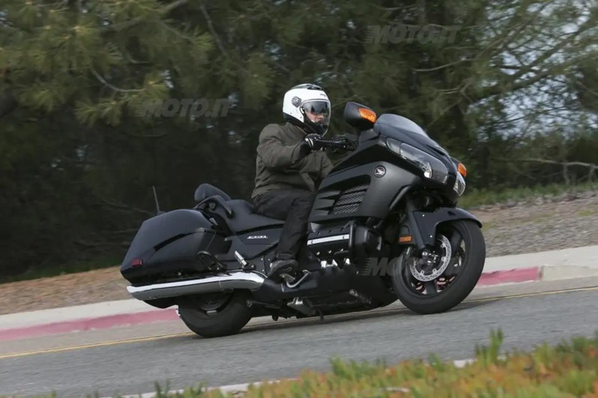 Honda GoldWing F6B  (3)