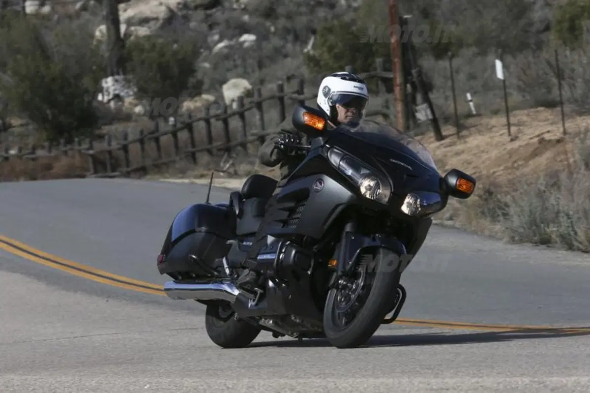 Honda GoldWing F6B  (4)