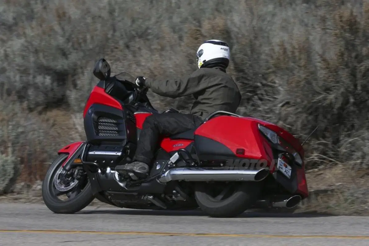 Honda GoldWing F6B  (5)