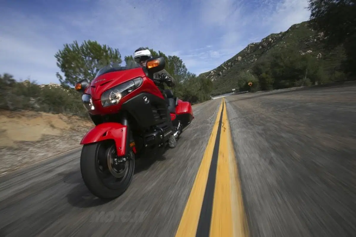 Honda GoldWing F6B  (8)