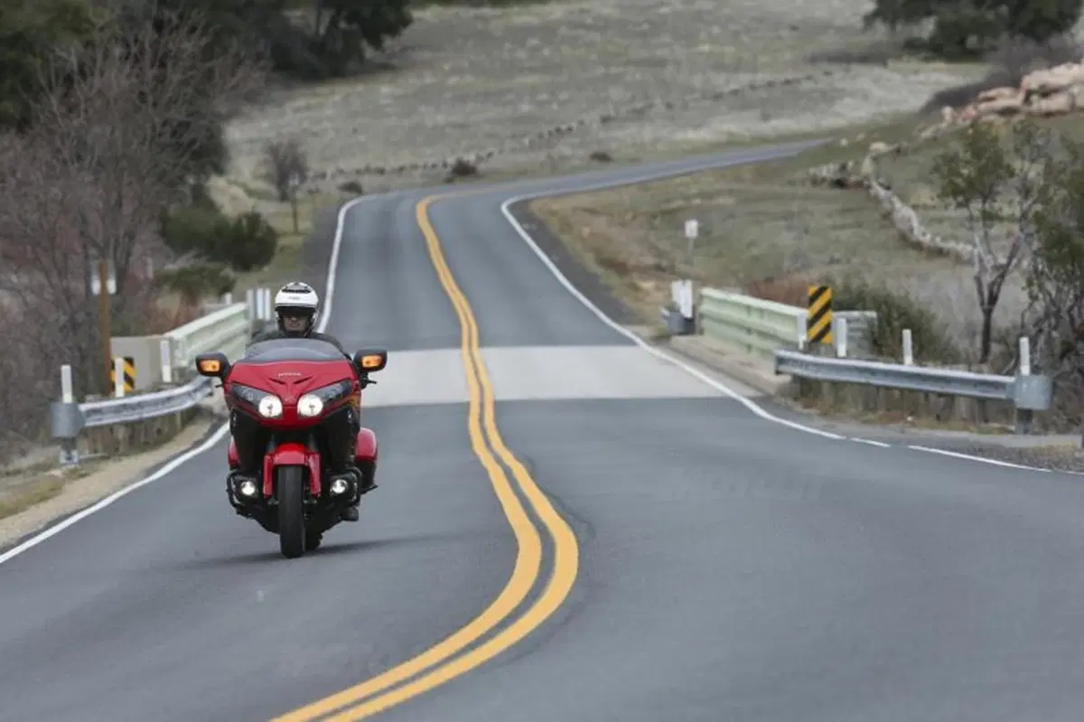 Honda GoldWing F6B  (9)
