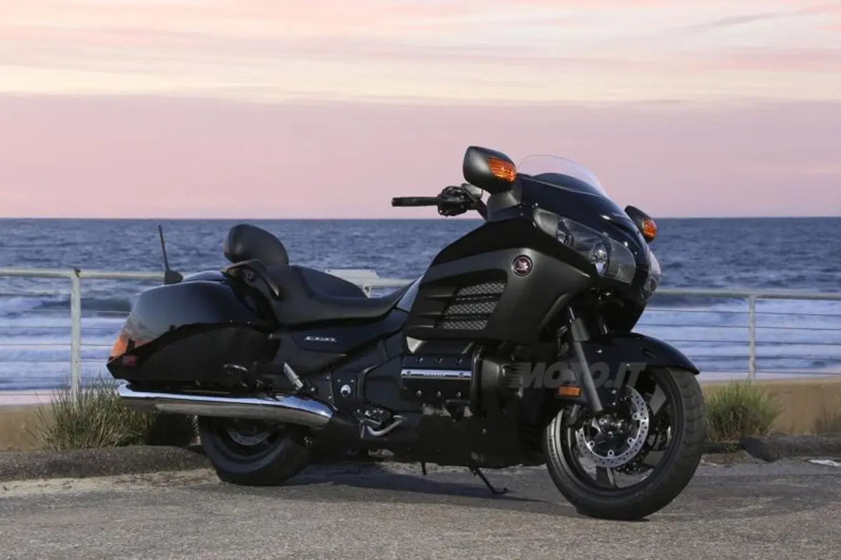 Honda GoldWing F6B  (12)