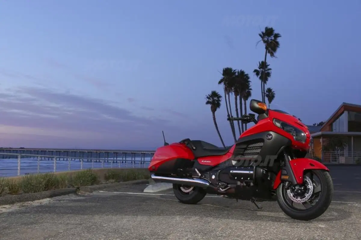 Honda GoldWing F6B  (13)