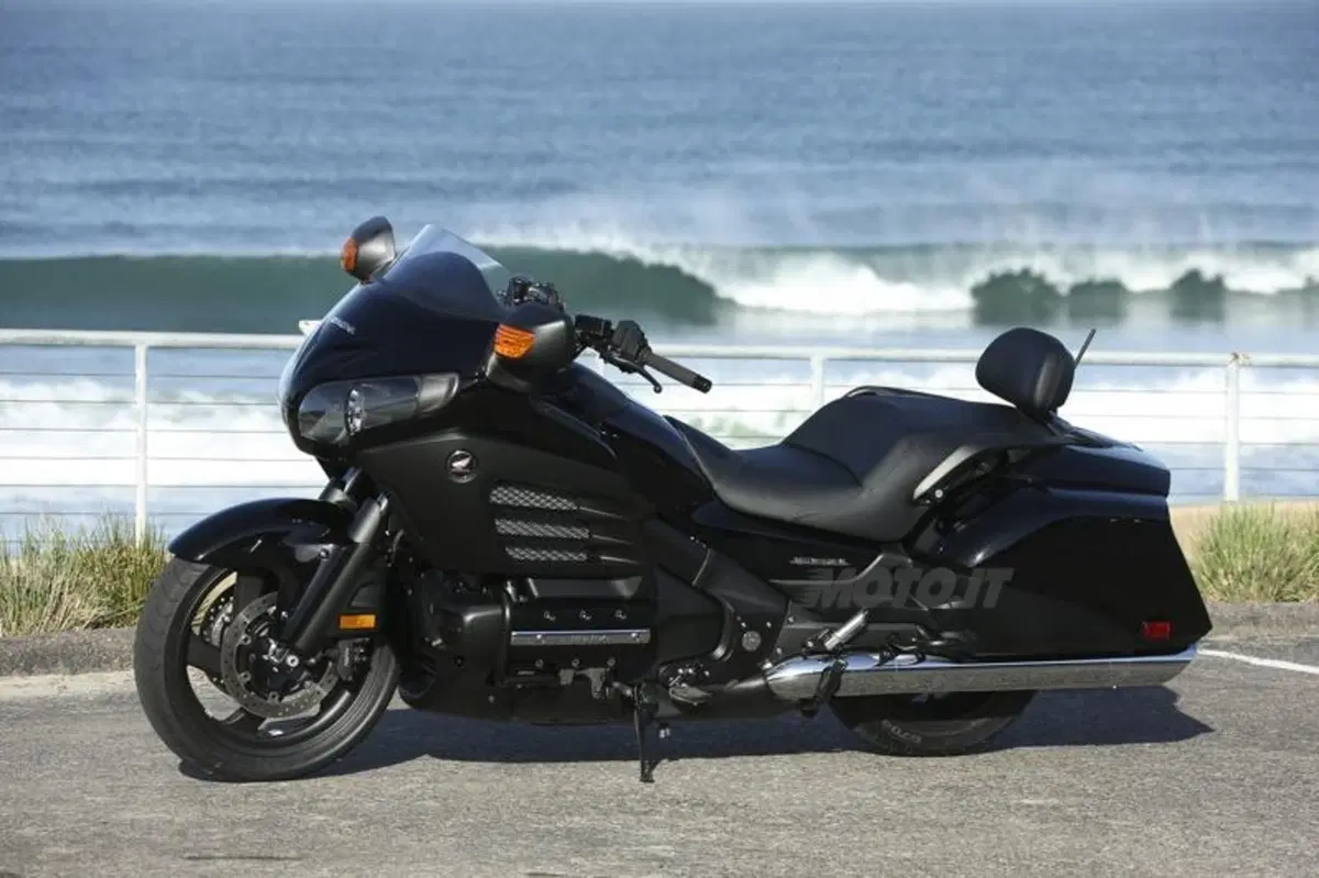 Honda GoldWing F6B  (15)