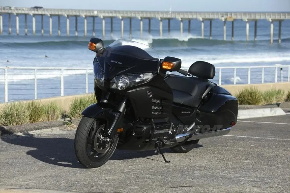 Honda GoldWing F6B  (16)