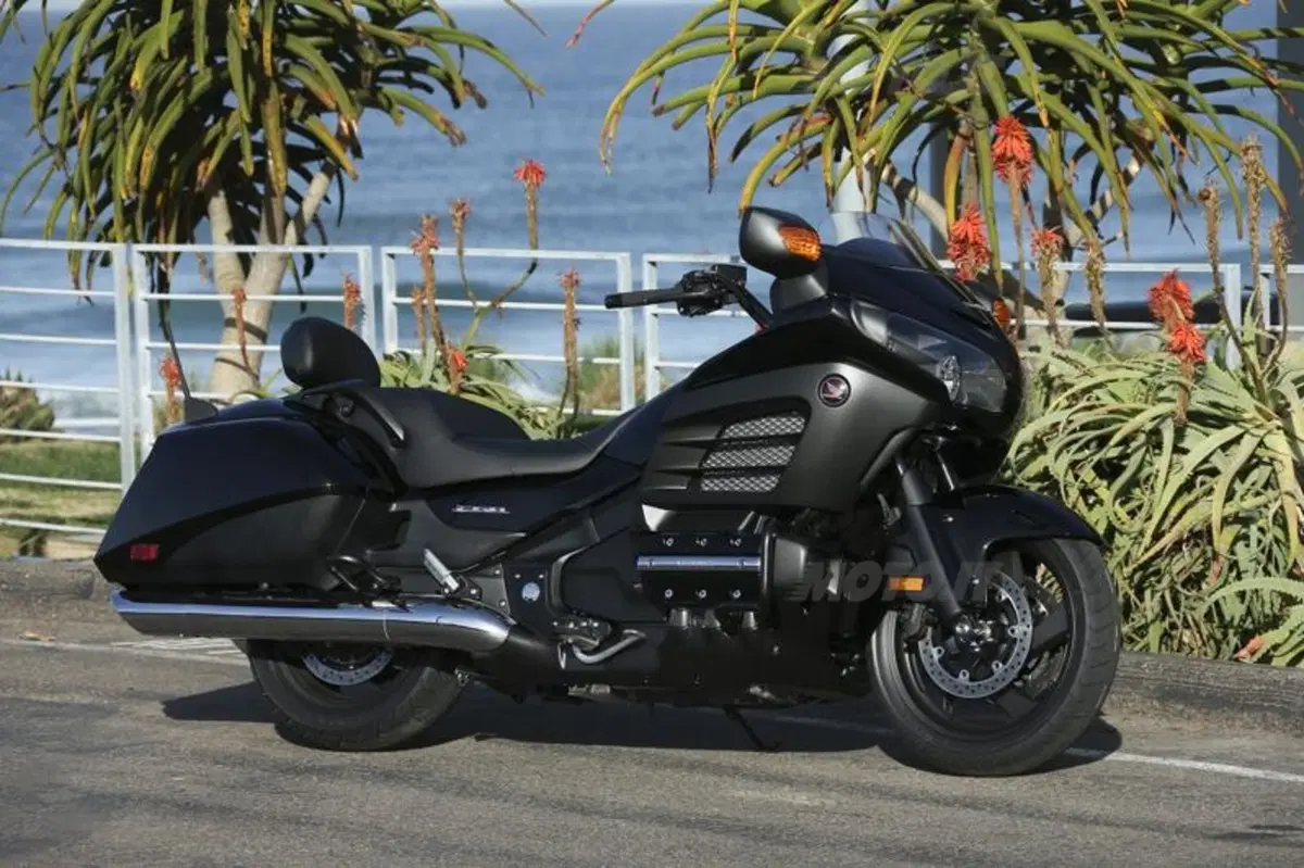 Honda GoldWing F6B  (17)