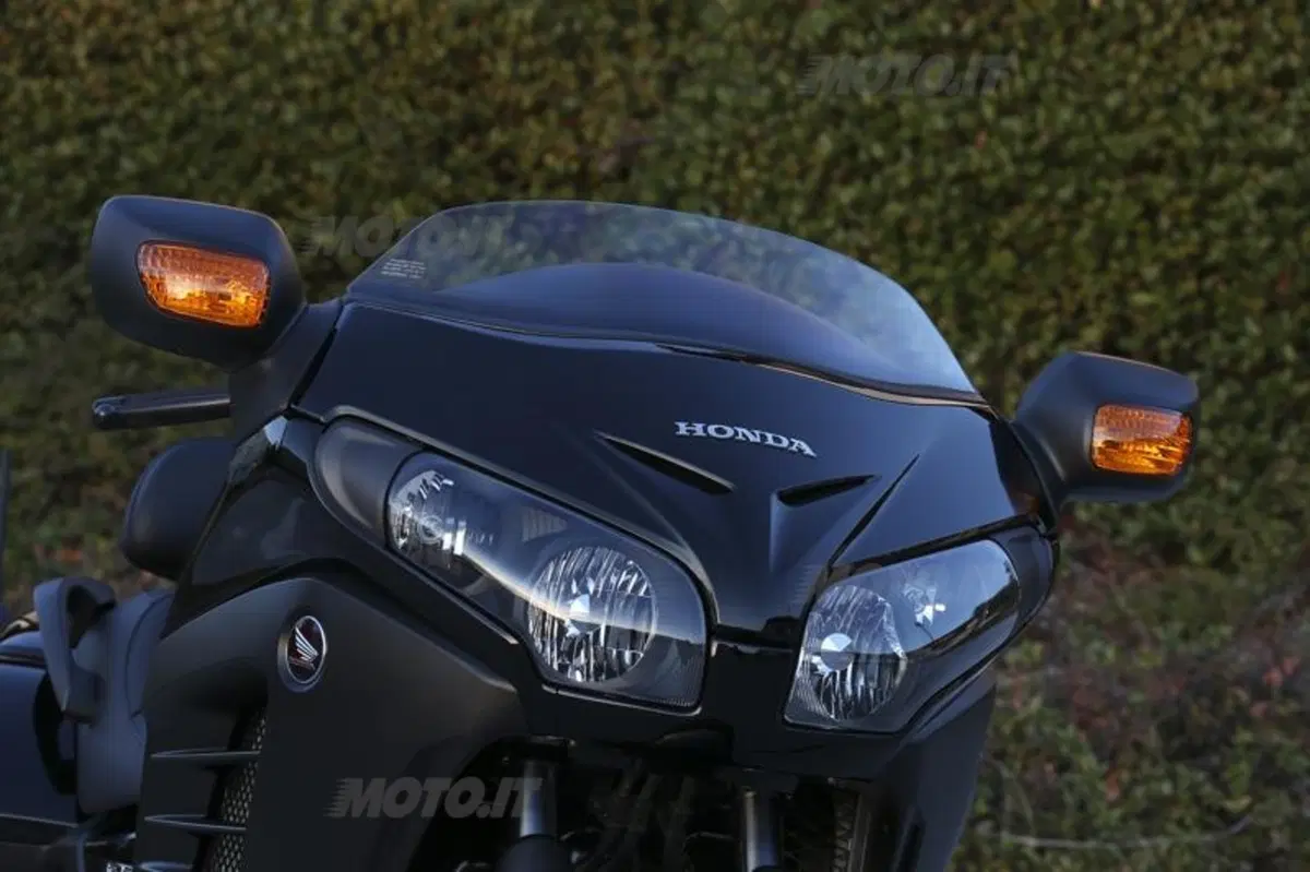 Honda GoldWing F6B  (30)