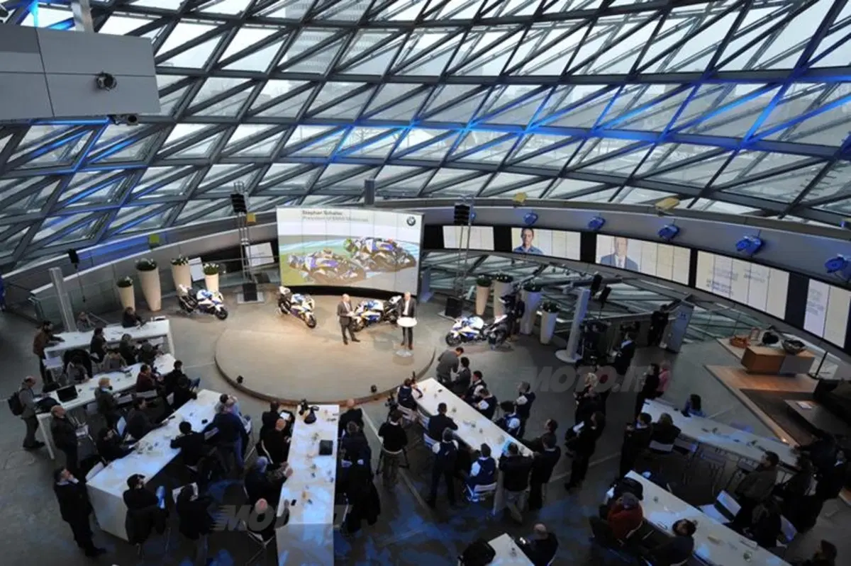Presentato a Monaco il BMW Motorrad GoldBet SBK Team (2)