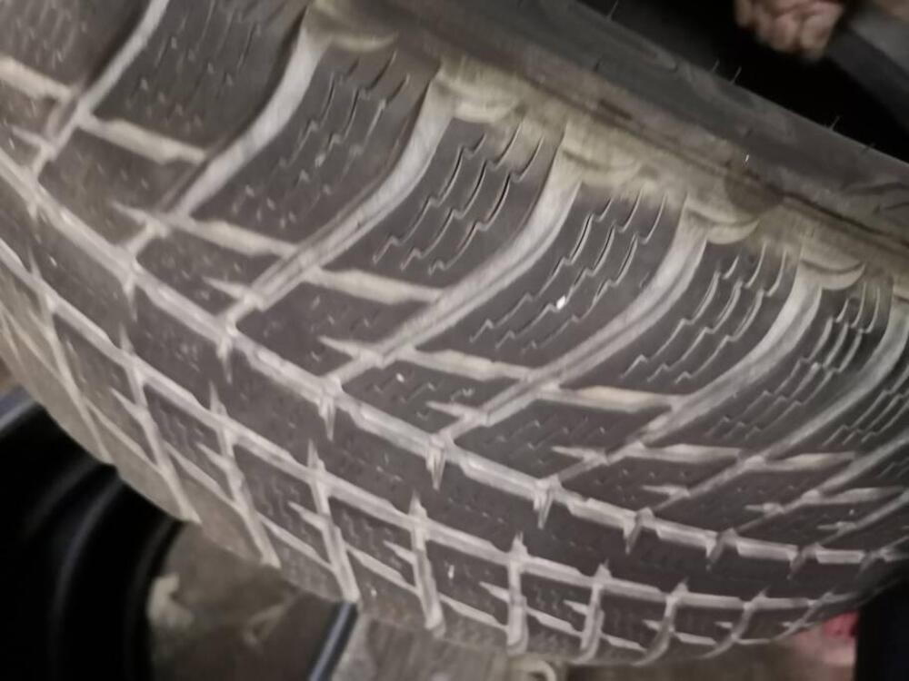 4 GOMME INVERNALI 235//55 R18 104H XL NOKIAN (2)