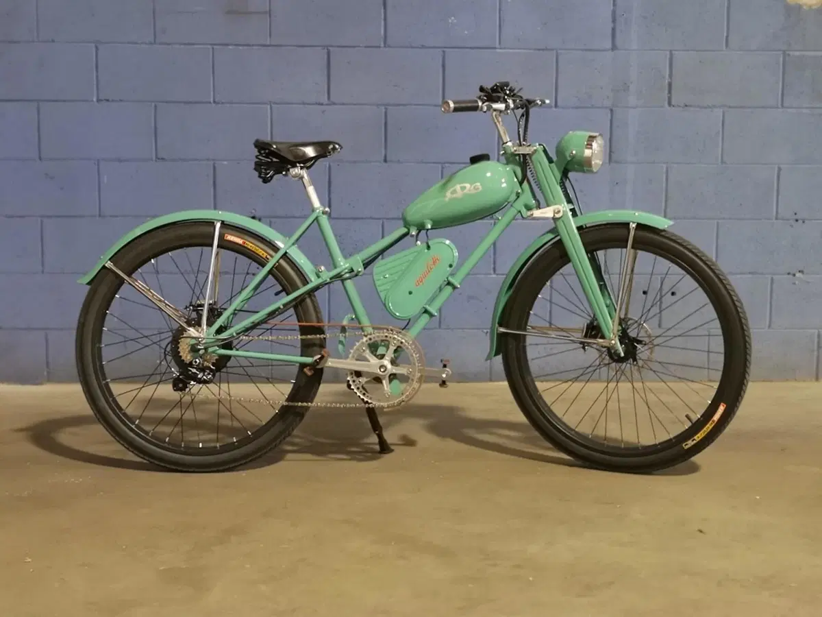 Gabriele che trasforma l’Aquilotto in e-bike