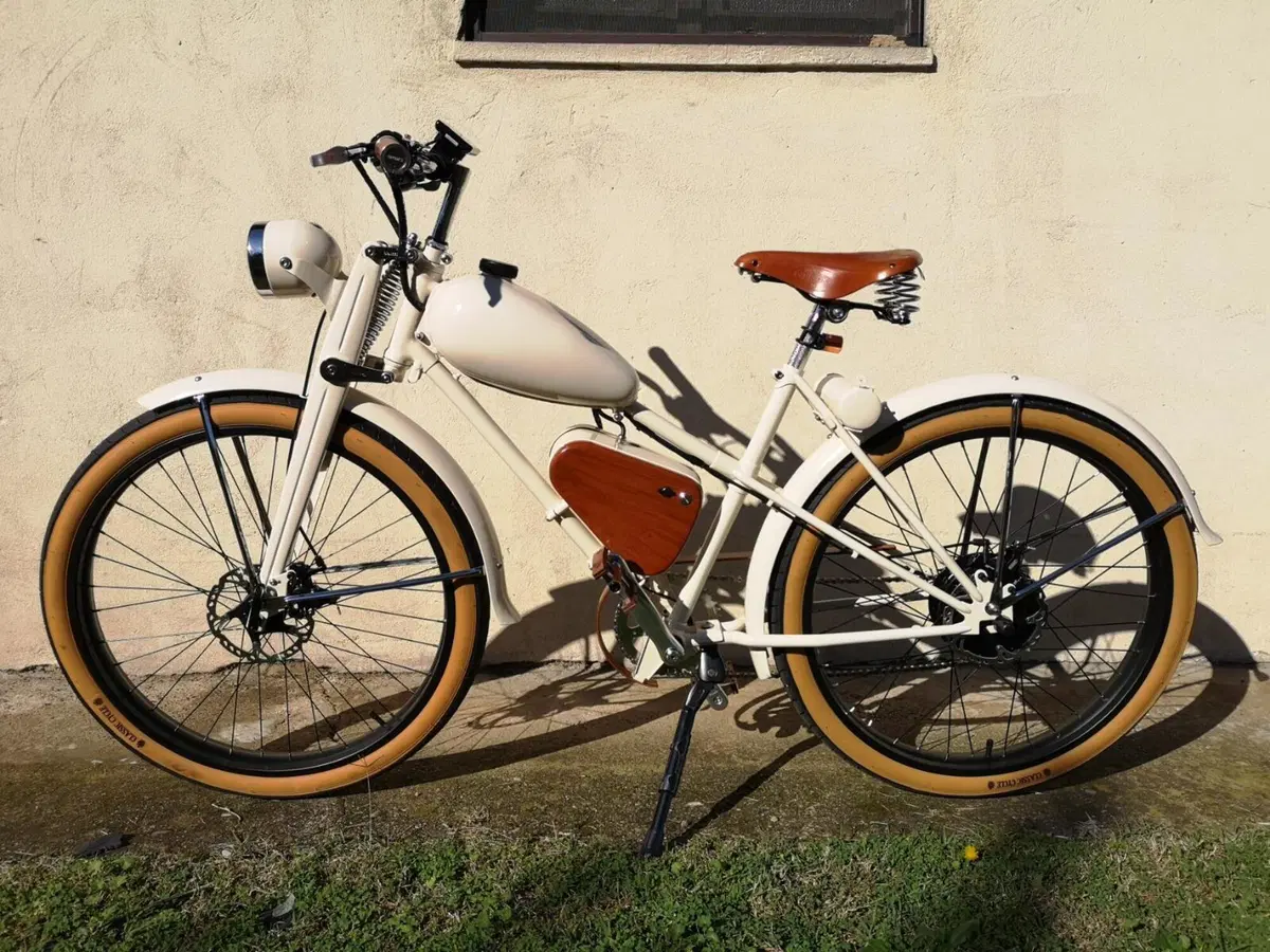 Gabriele che trasforma l’Aquilotto in e-bike (2)