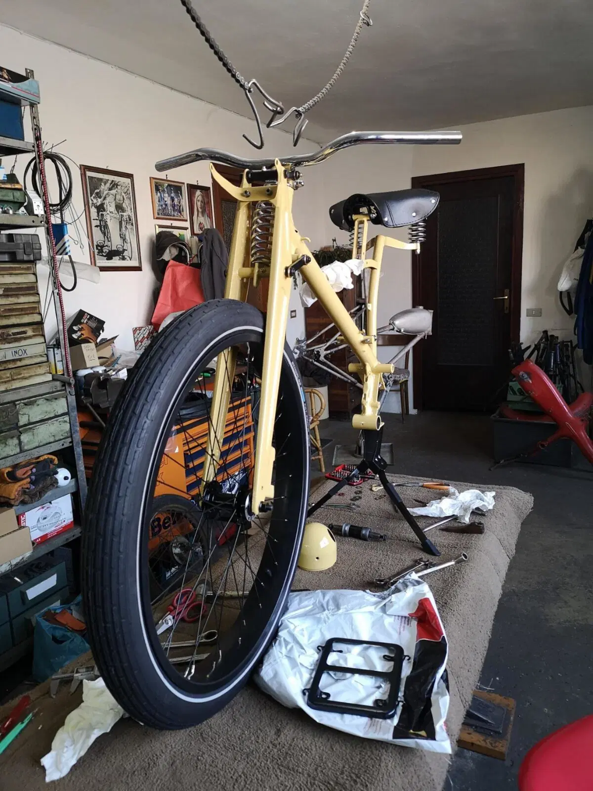 Gabriele che trasforma l’Aquilotto in e-bike (6)