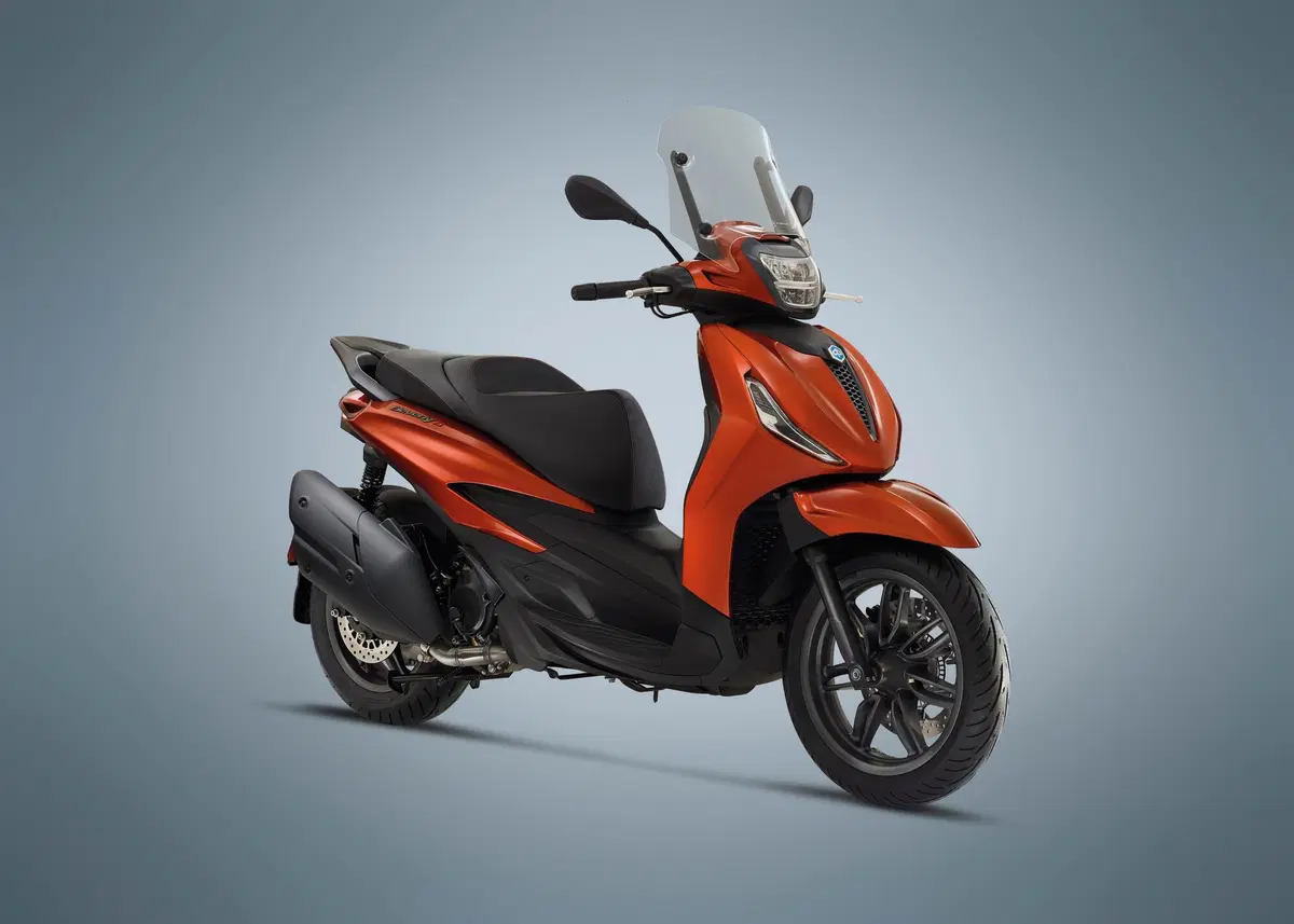 Il nuovo Piaggio Beverly in anteprima mondiale: da scooter a crossover