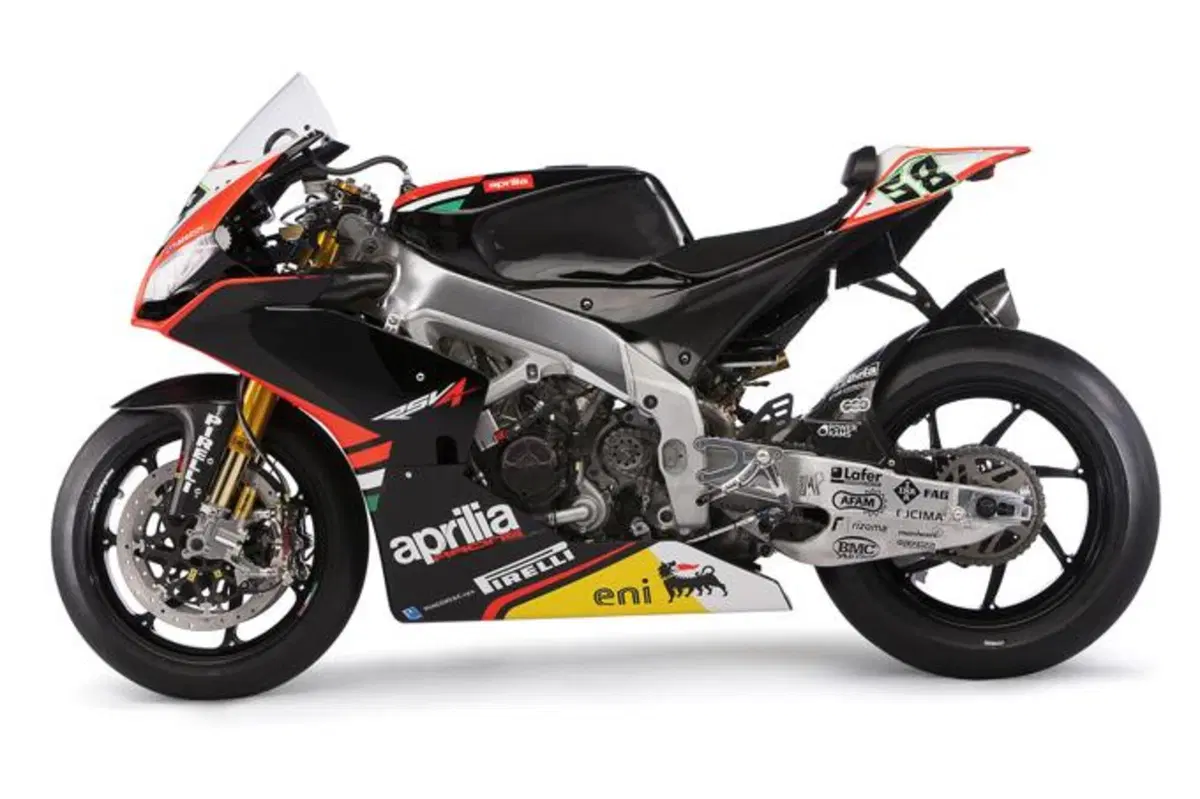 Presentato a Milano il World SBK Aprilia Racing team 2013 (6)