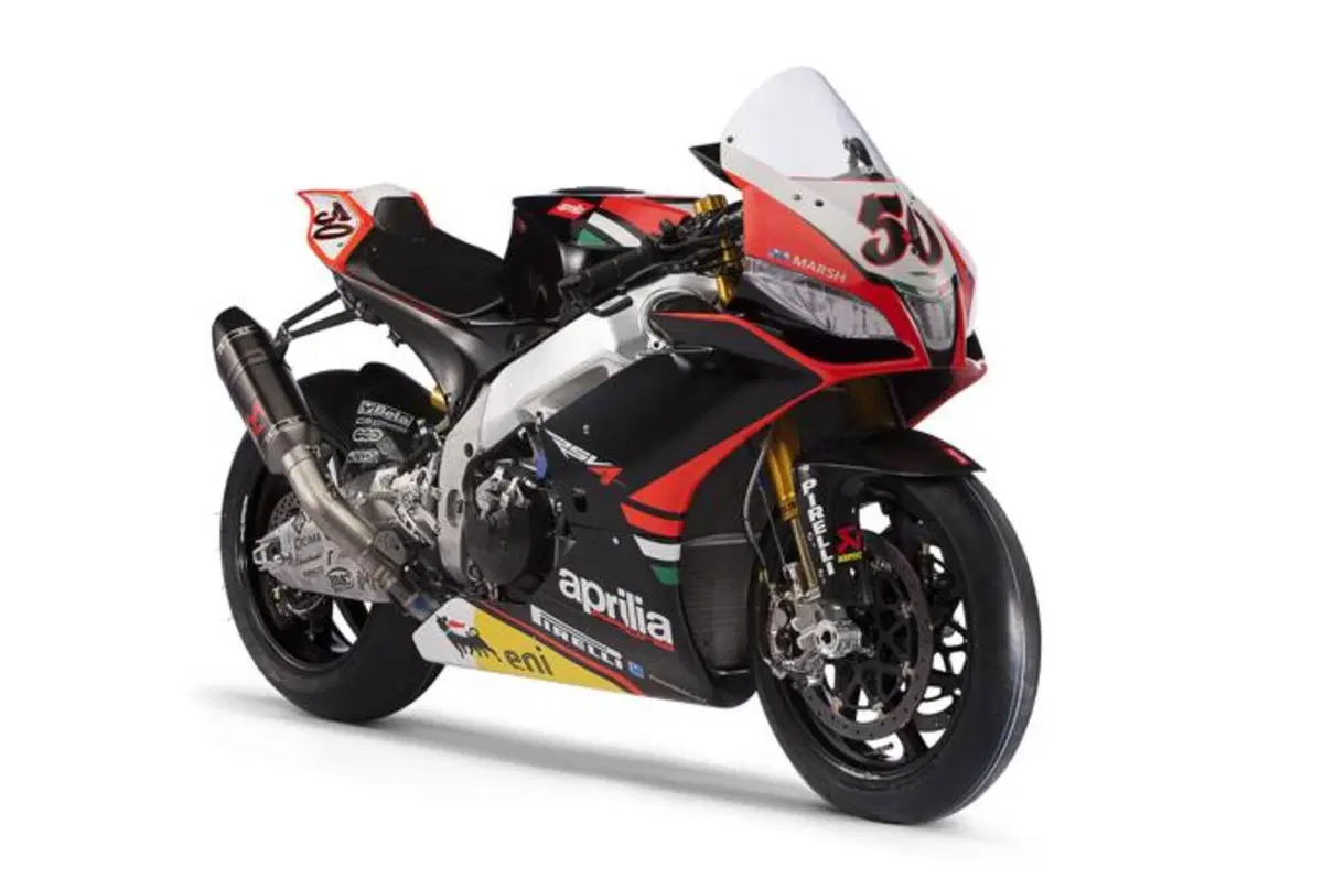 Presentato a Milano il World SBK Aprilia Racing team 2013 (7)