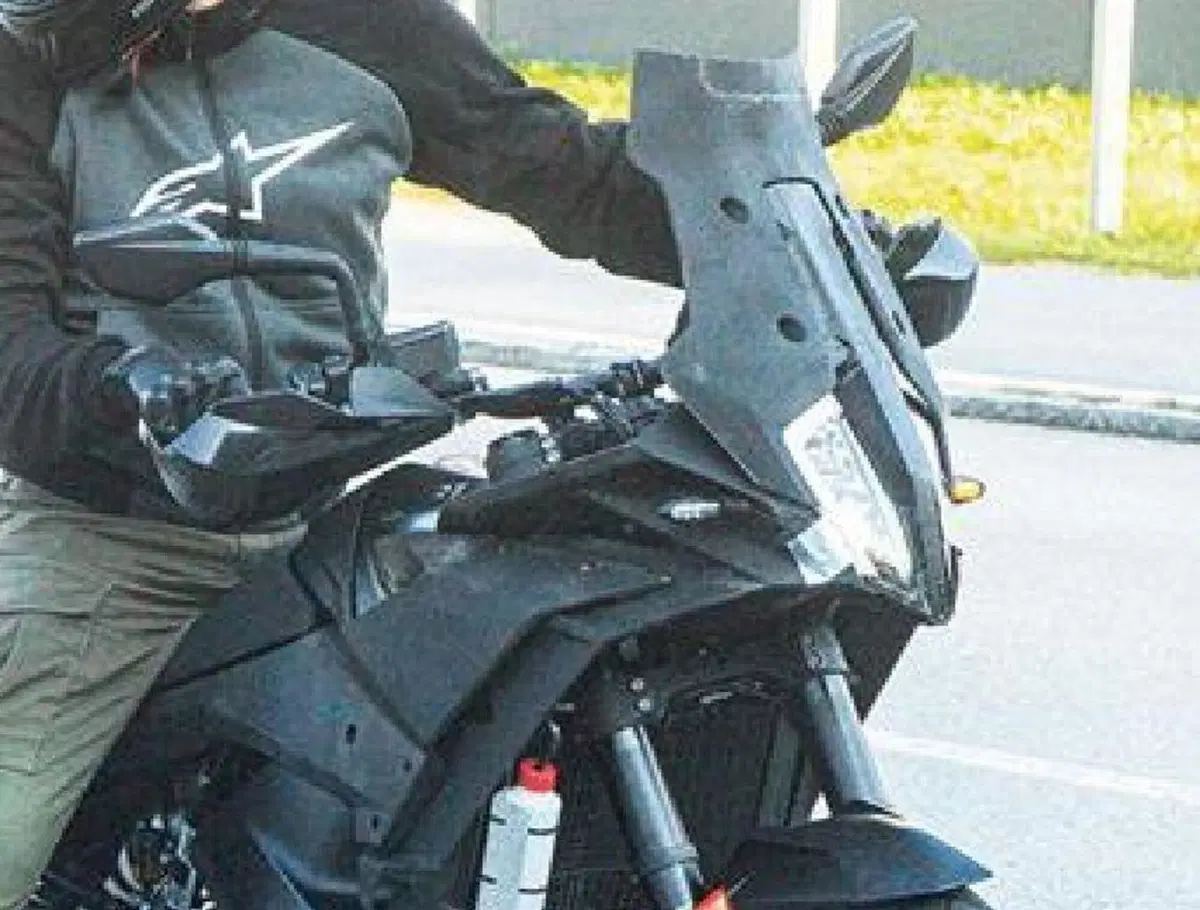 KTM 890 Adventure 2022 (?): cambia il cupolino!