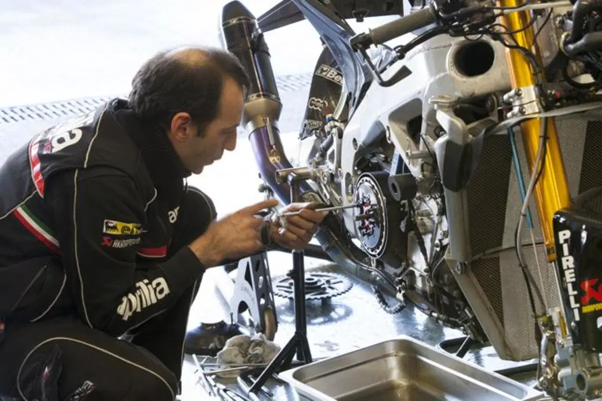 Presentato a Milano il World SBK Aprilia Racing team 2013 (14)