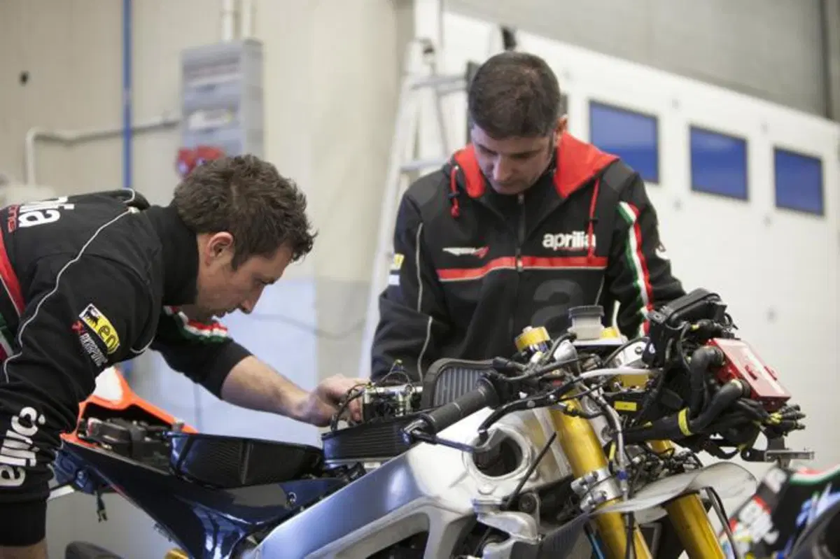 Presentato a Milano il World SBK Aprilia Racing team 2013 (15)