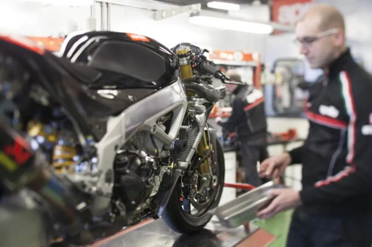 Presentato a Milano il World SBK Aprilia Racing team 2013 (16)