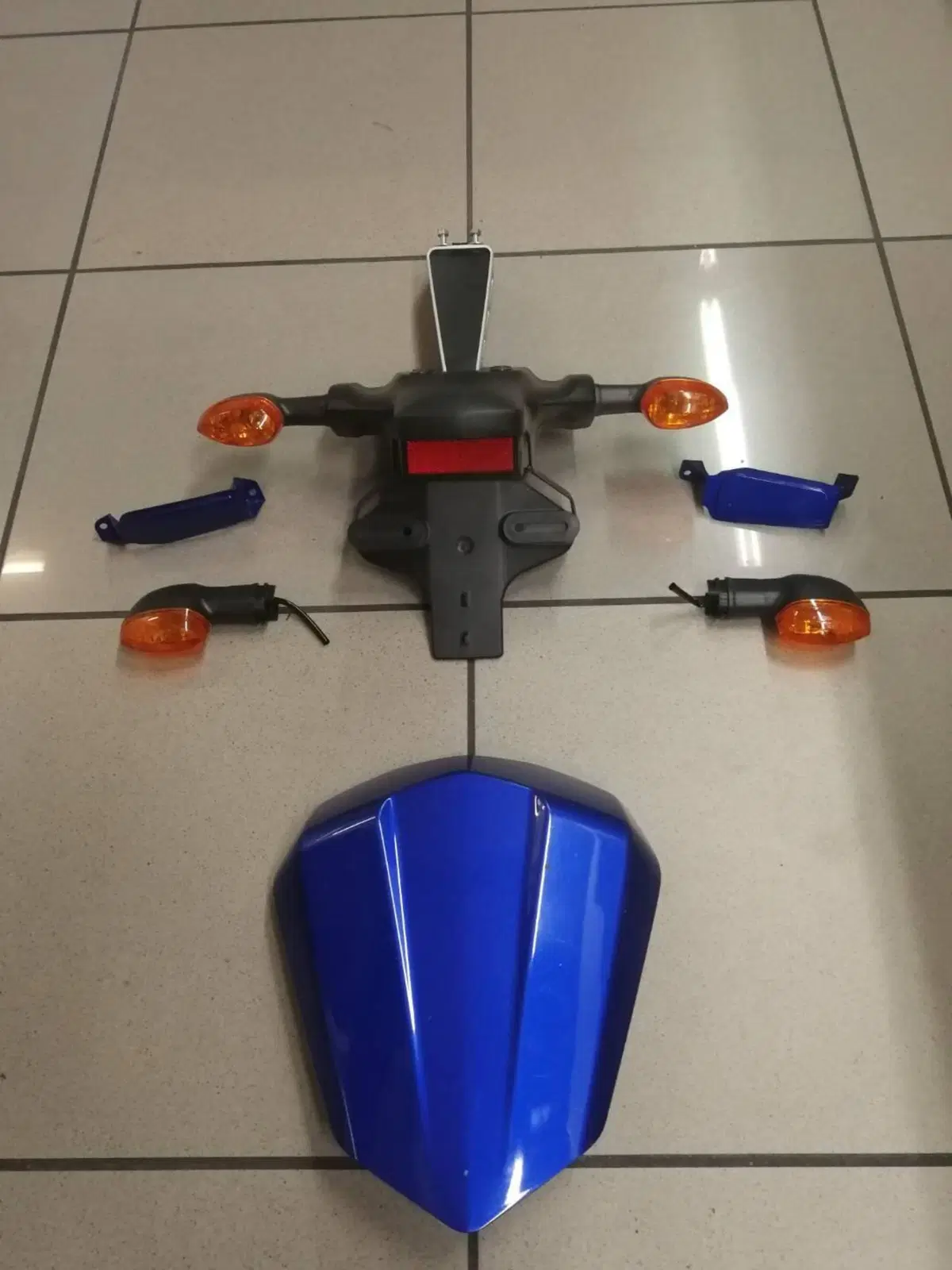CODINO MONOPOSTO, PORTATARGA E FRECCE YAMAHA R6 (2)