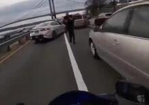 Moto fail: slalom nel traffico e spavalderia, ma poi… La Polizia! [VIDEO VIRALE]