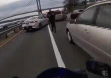 Moto fail: slalom nel traffico e spavalderia, ma poi… La Polizia! [VIDEO VIRALE]
