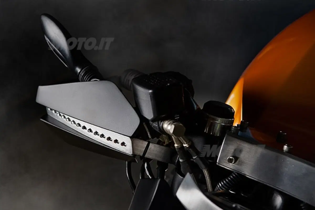 Una Honda CBR1000F davvero speciale (7)