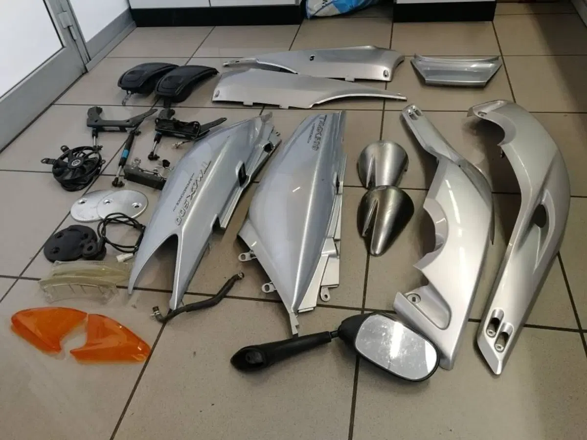 PEZZI VARI ORIGINALI YAMAHA TMAX 500 2001/06 (3)