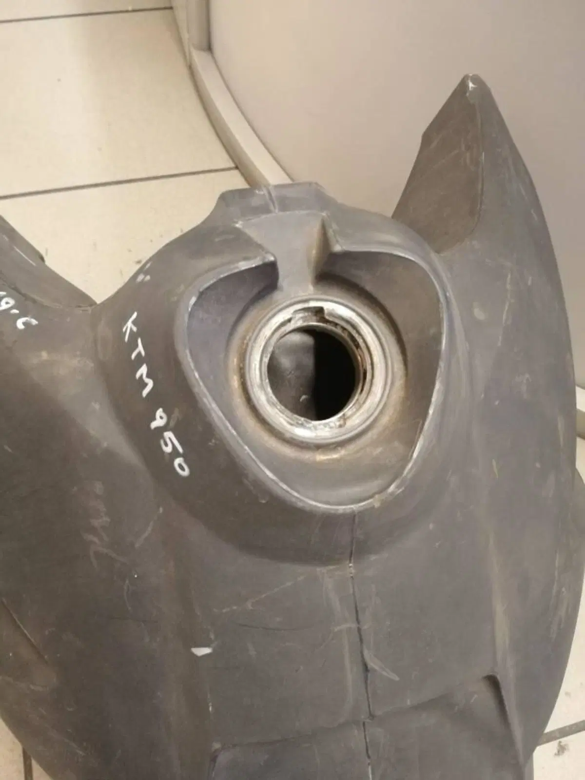 SERBATOIO ORIGINALE KTM SM950 (4)