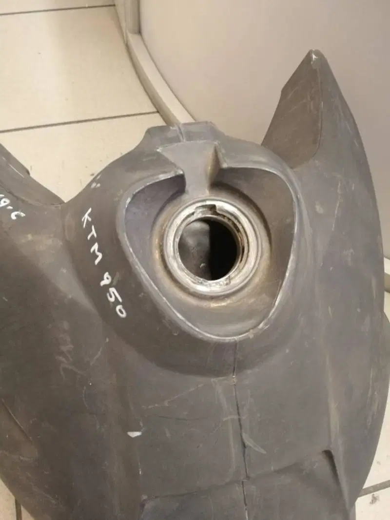 SERBATOIO ORIGINALE KTM SM950 (4)