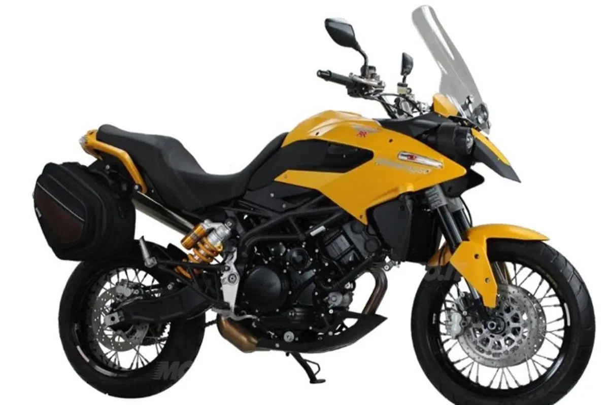 Moto Morini Granpasso 1200 Travel Yellow  (3)