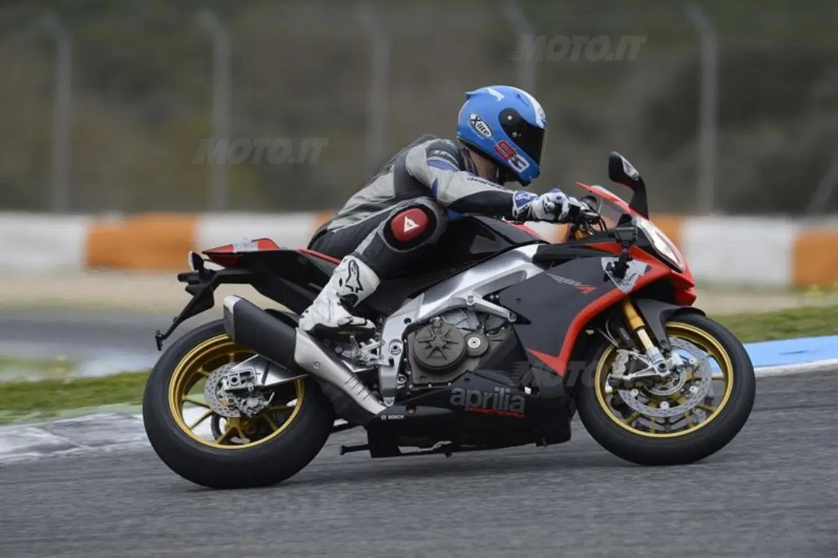 Aprilia RSV4 2013 aPRC ABS (4)