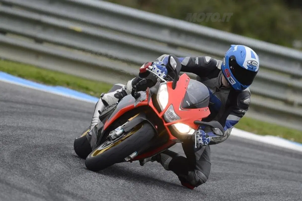 Aprilia RSV4 2013 aPRC ABS (5)