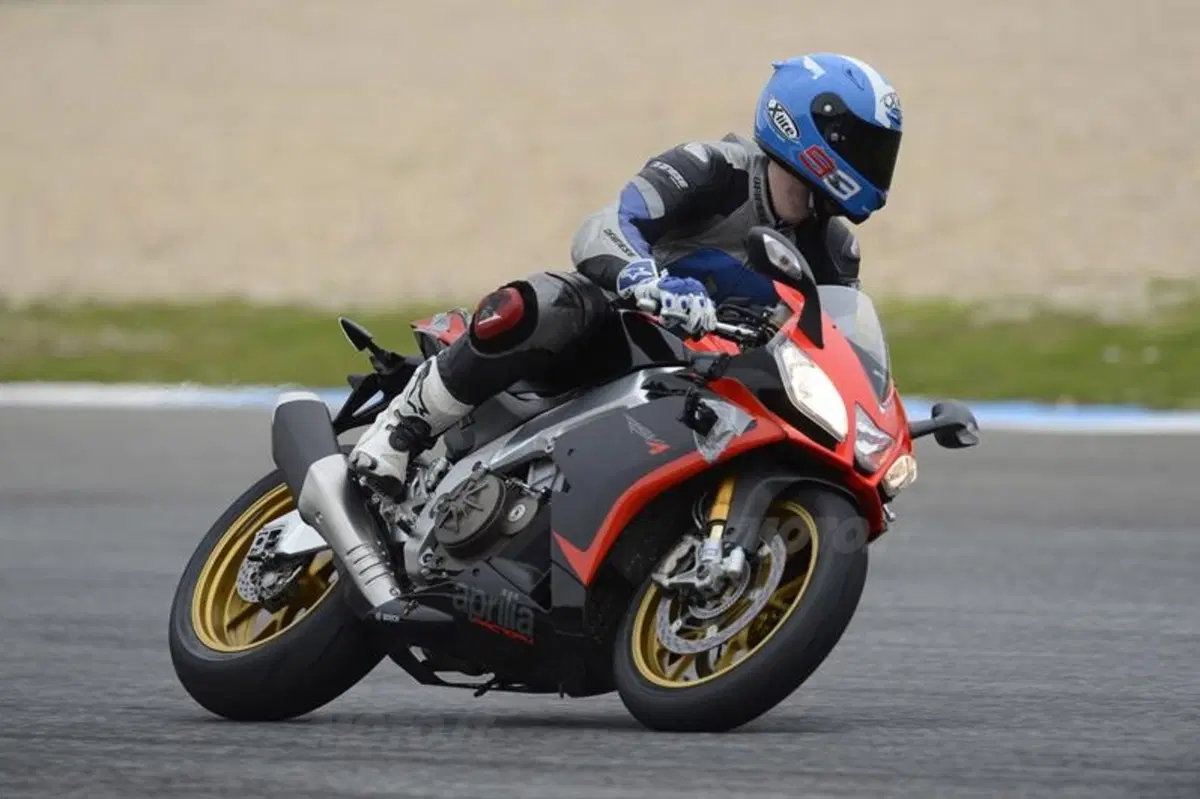 Aprilia RSV4 2013 aPRC ABS (7)