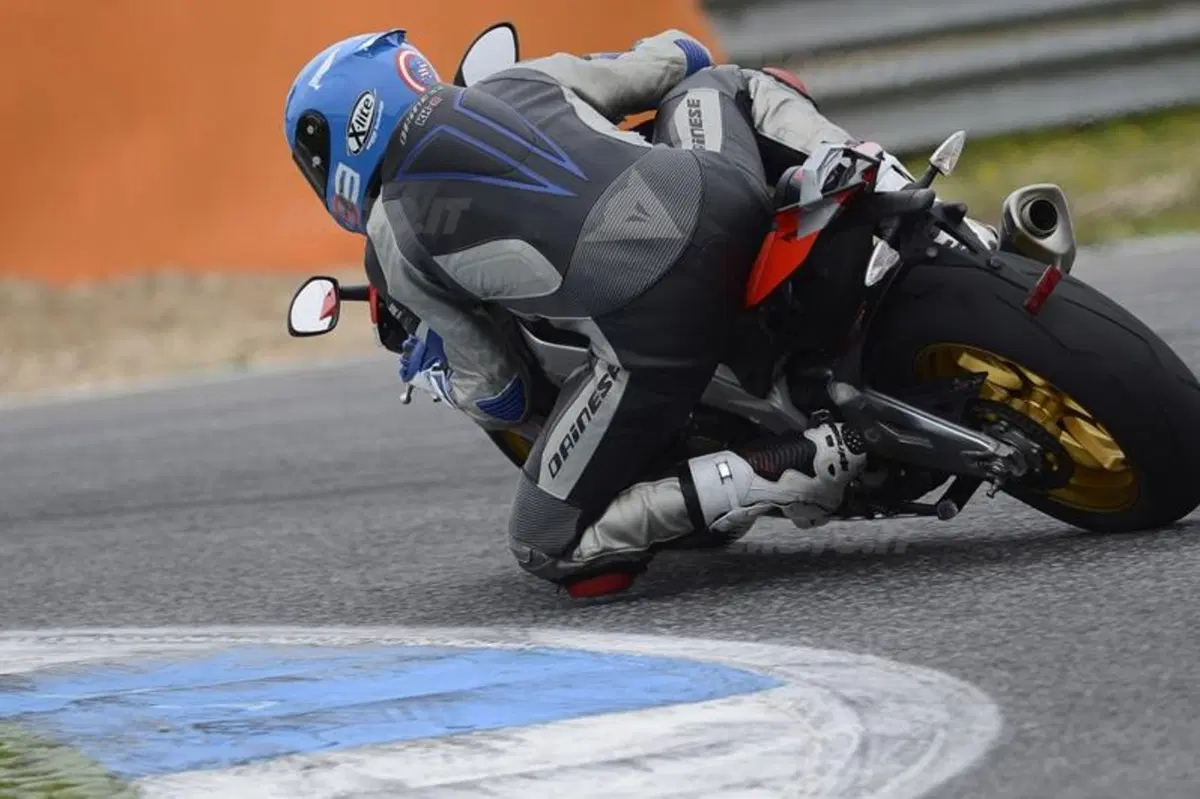 Aprilia RSV4 2013 aPRC ABS (9)