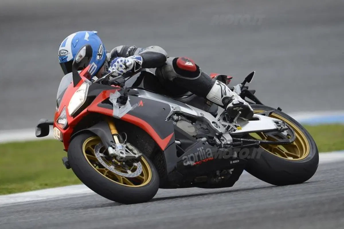 Aprilia RSV4 2013 aPRC ABS (10)