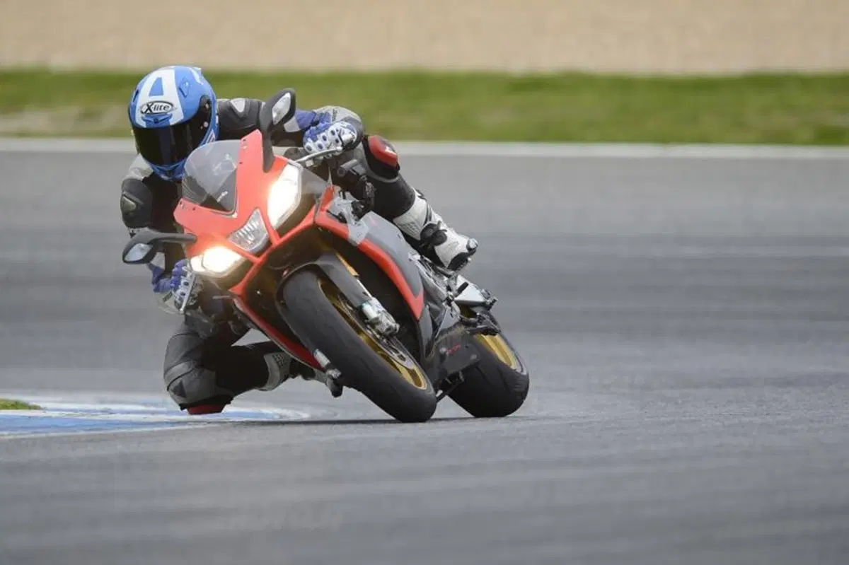 Aprilia RSV4 2013 aPRC ABS (11)