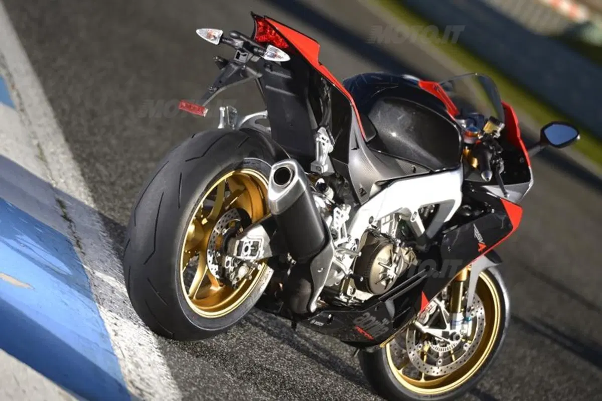 Aprilia RSV4 2013 aPRC ABS (16)