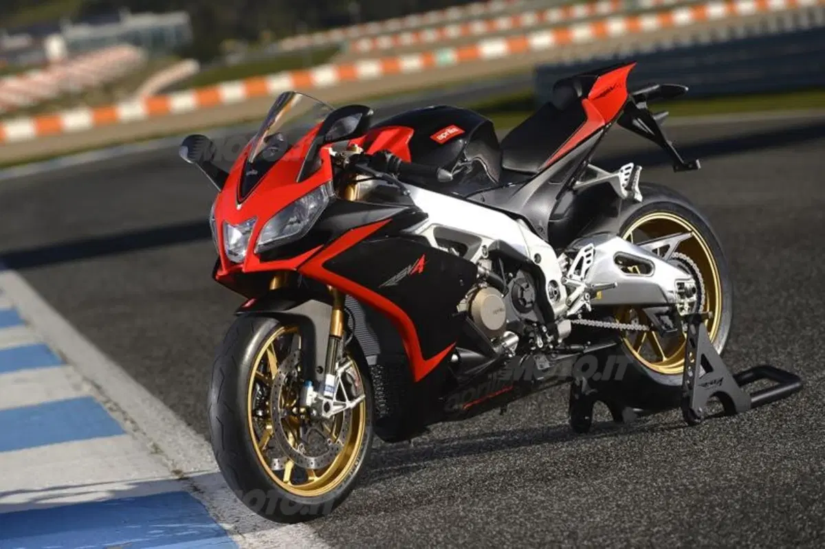 Aprilia RSV4 2013 aPRC ABS (18)