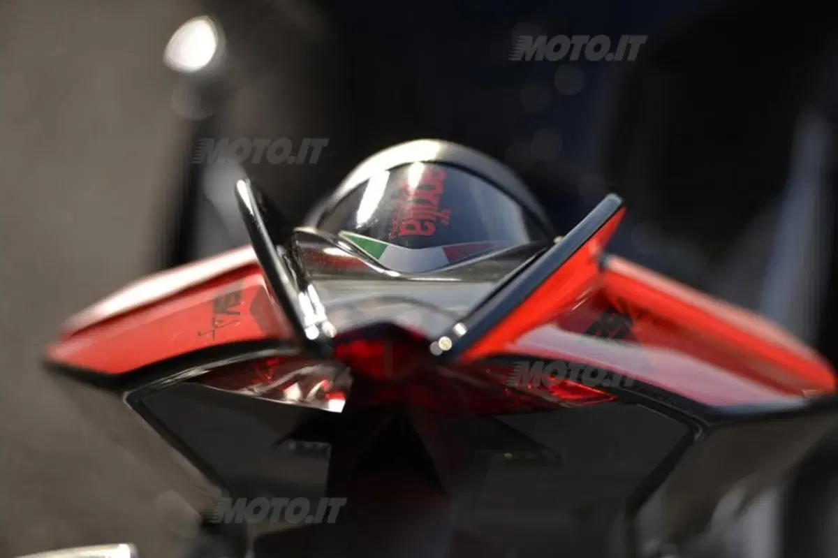 Aprilia RSV4 2013 aPRC ABS (22)