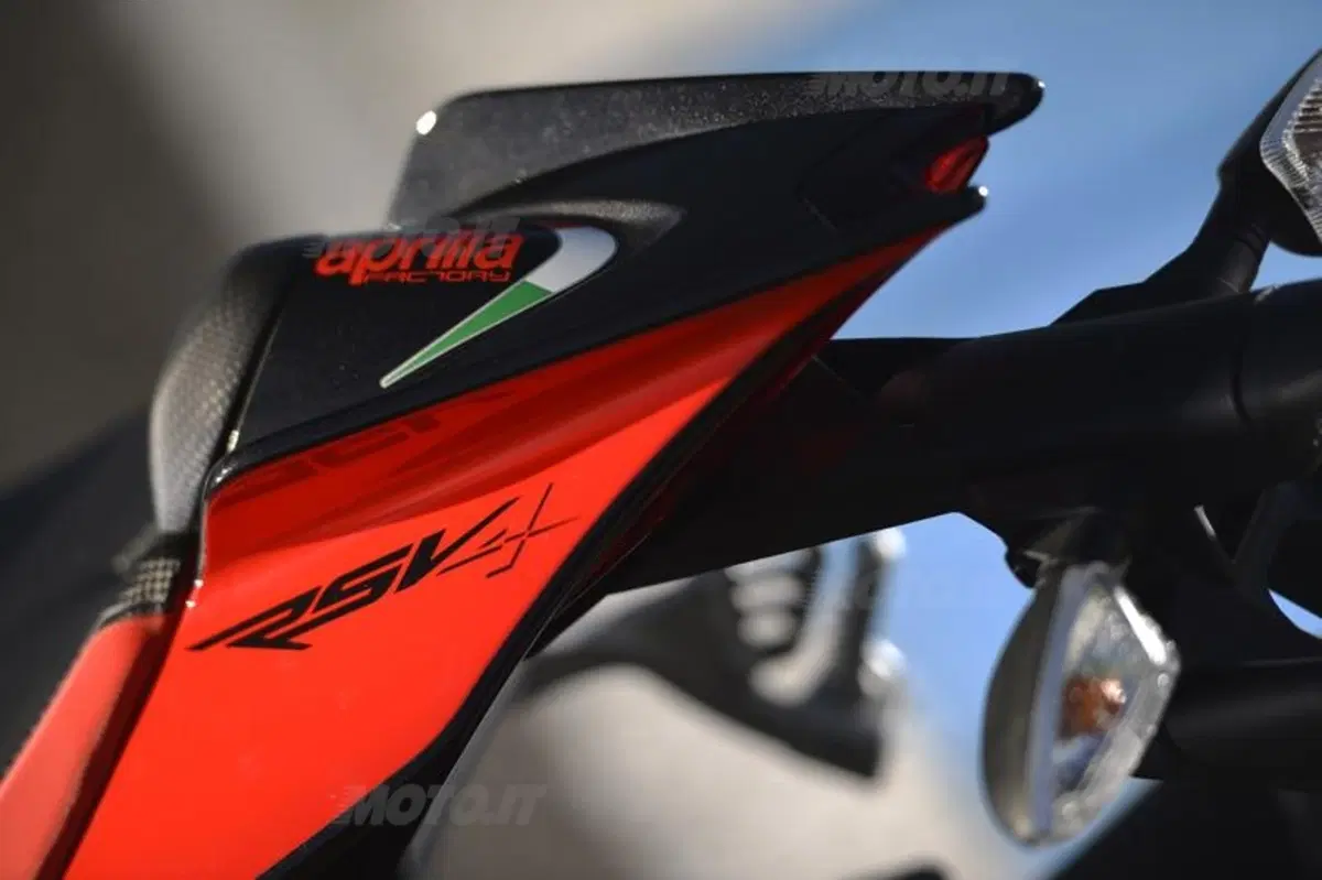 Aprilia RSV4 2013 aPRC ABS (24)