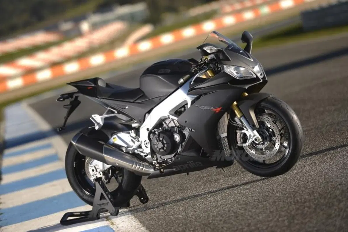 Aprilia RSV4 2013 aPRC ABS (33)
