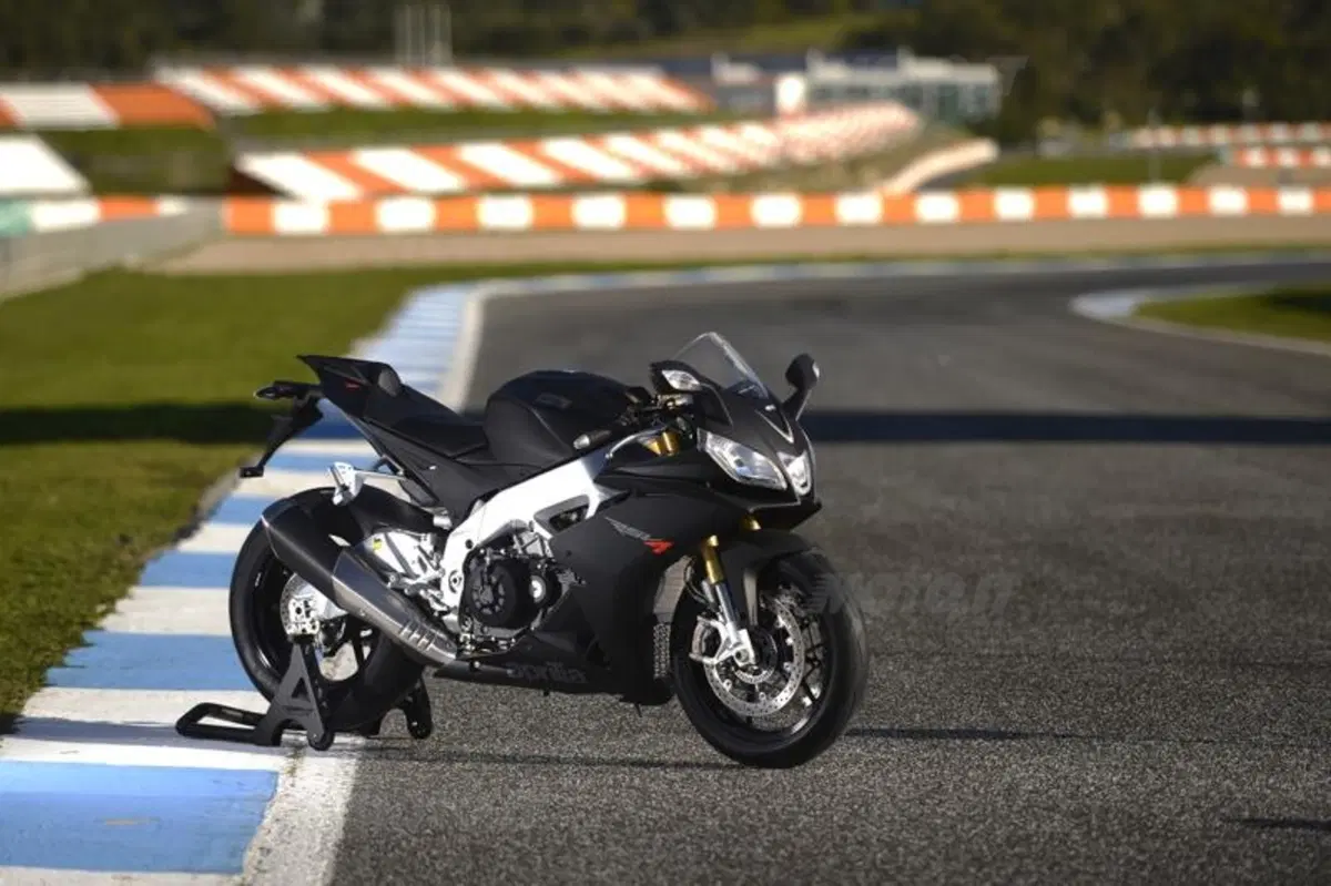 Aprilia RSV4 2013 aPRC ABS (34)