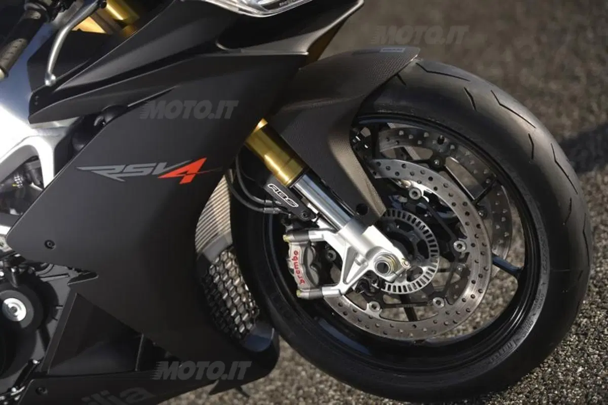 Aprilia RSV4 2013 aPRC ABS (37)