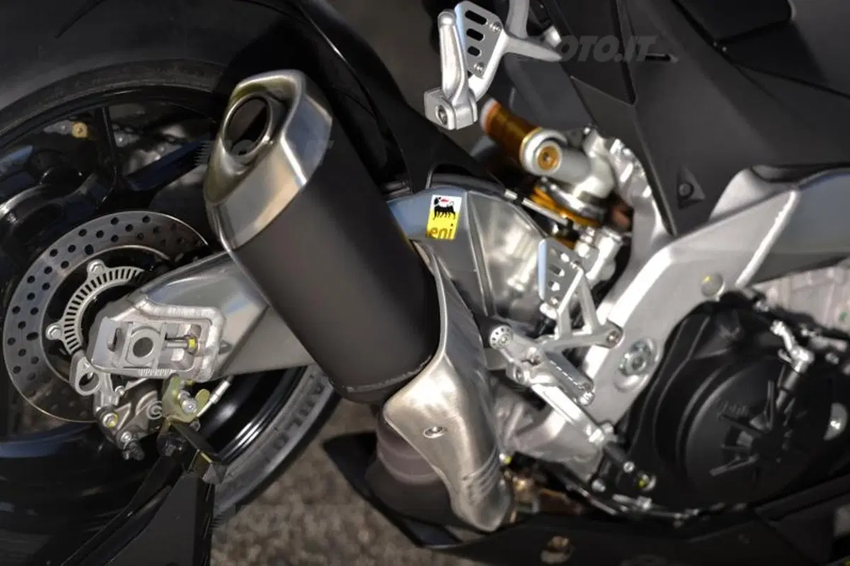 Aprilia RSV4 2013 aPRC ABS (38)