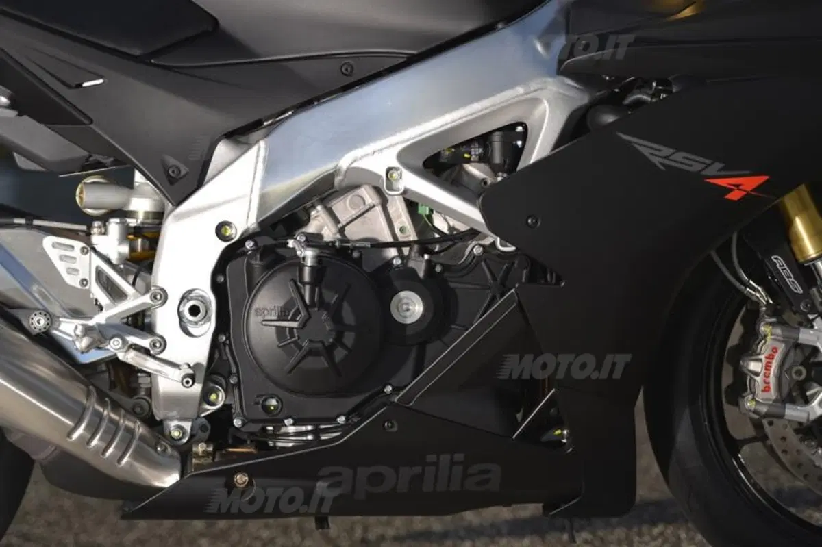 Aprilia RSV4 2013 aPRC ABS (39)