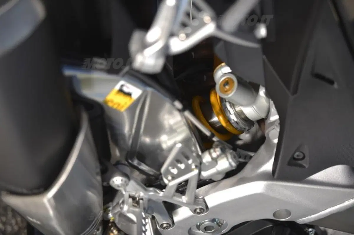 Aprilia RSV4 2013 aPRC ABS (40)