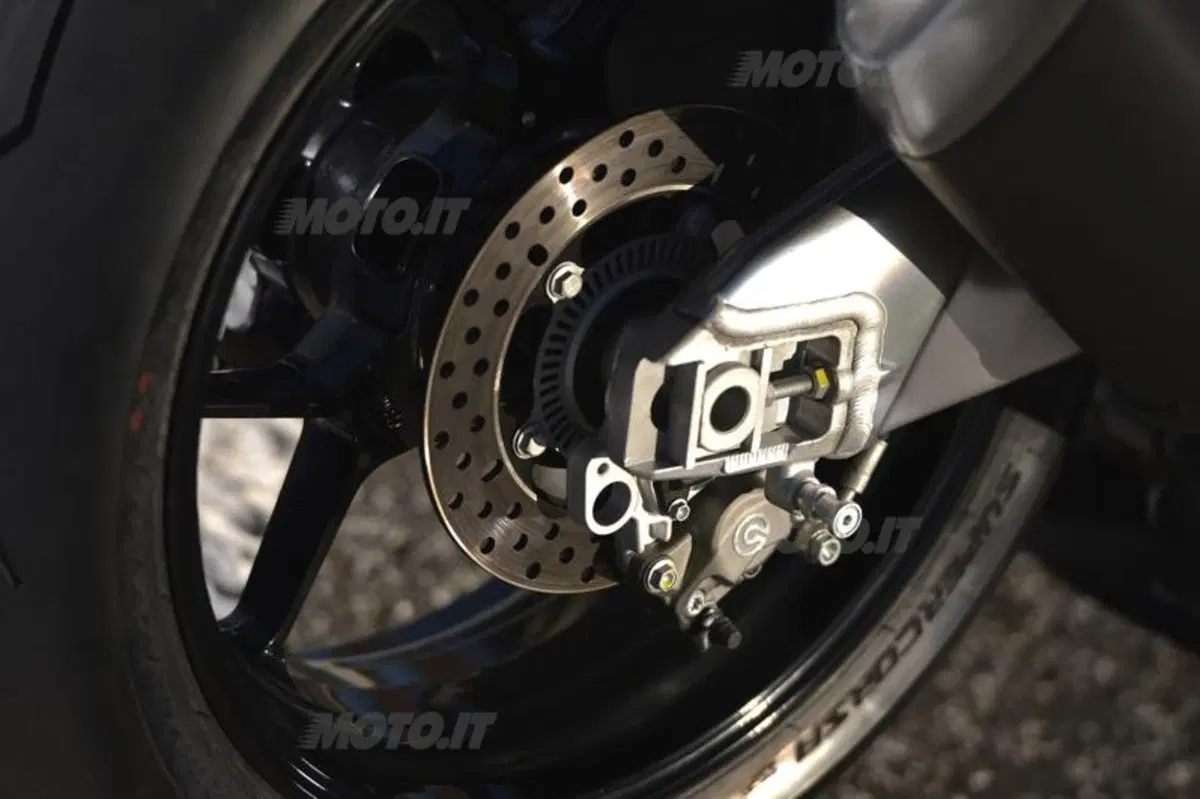 Aprilia RSV4 2013 aPRC ABS (42)
